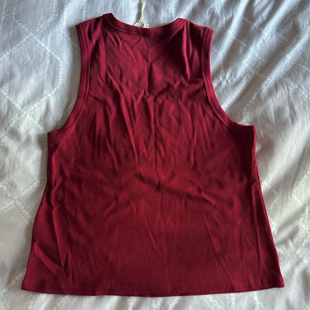 Red tank top - large - Picture 3 of 3